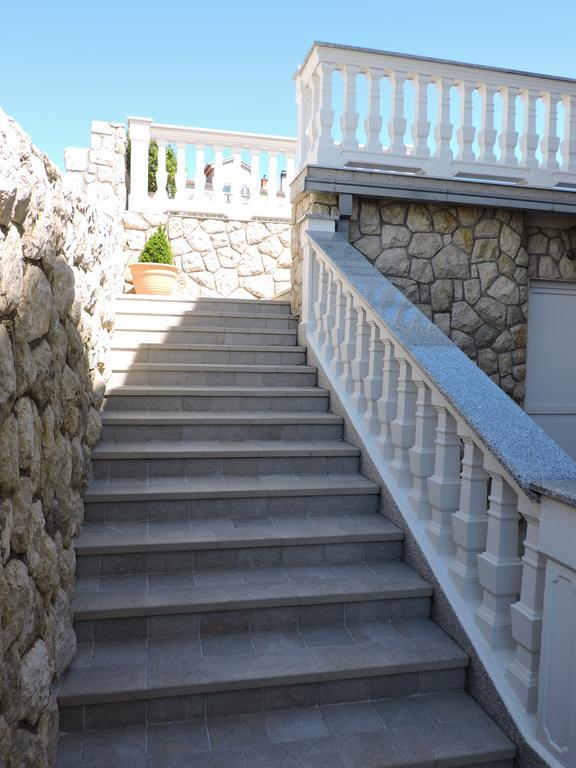 Apartments Villa Residenca Novi Vinodolski Exterior photo